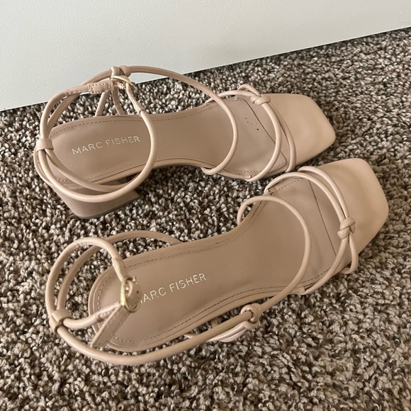 Marc Fisher block heel sandals - Picture 2 of 3